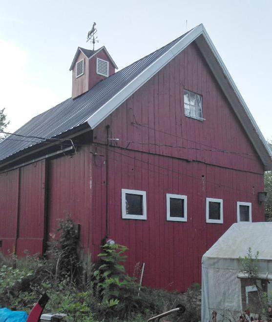 Picture of red barn.